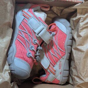 unisex-child KEEN Little Kid's Chandler CNX Hiking Sneaker, Drizzle/Dubarry, 8 L